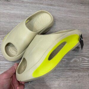 NWOT Amazon UNISEX Cloud Slides Size 6